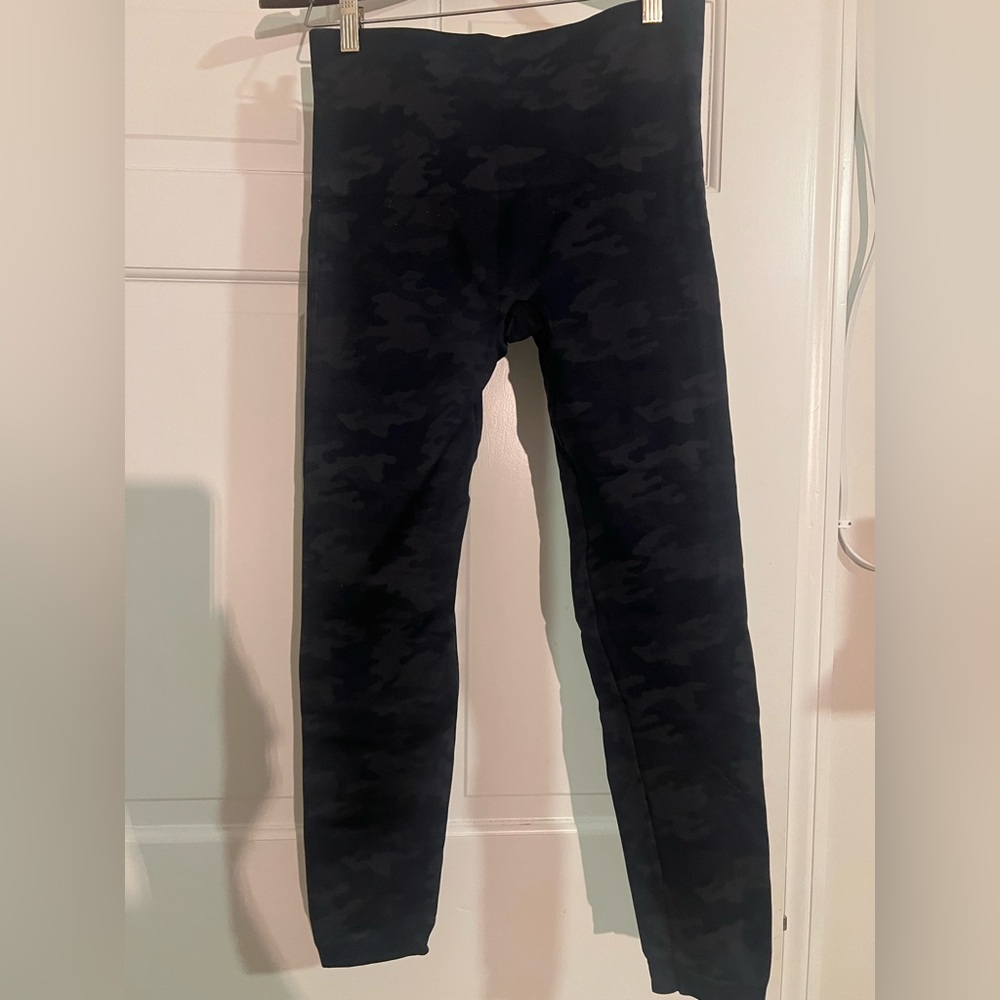 Spanx Women’s Black Camouflage Leggings